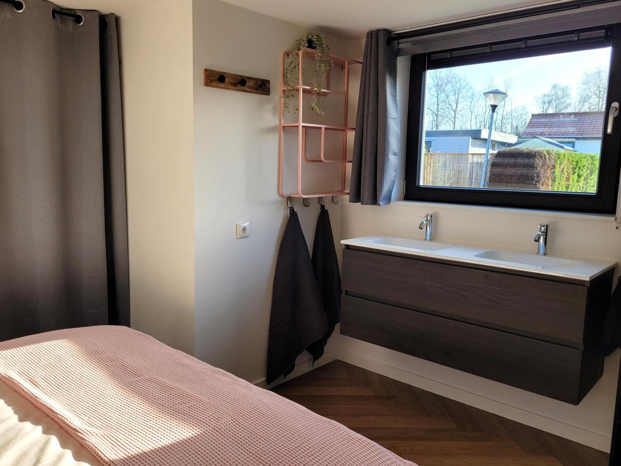 Tiny Zen House In Heinkenszand With Private Sauna, Airco, Outdoor Swimming Pool, Wifi And 2 Bedrooms Buitenkant foto
